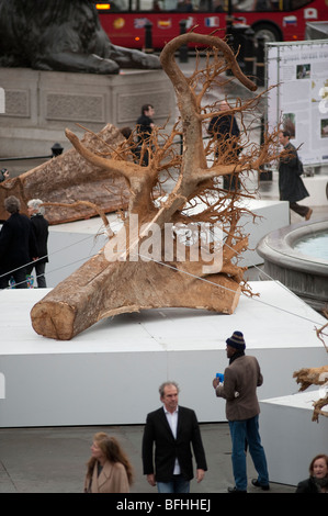 Ghost-Bäume-Ausstellung von Alison Palmer am Trafalgar Square im Zentrum von London Stockfoto