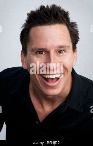 Ausdrucksvolle Porträt eines jungen Mannes Stockfoto