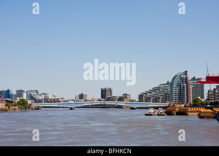 Wandsworth Brücke über die Themse, London England Stockfoto