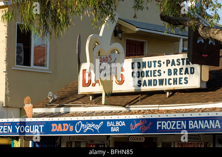Dad es Original Frozen Banana Ice Cream Stand, Zeichen befindet sich in Balboa Island, Newport Beach, Kalifornien, USA. Stockfoto