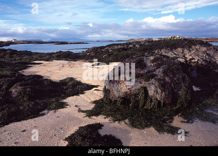 Arisaig Strand in der Nähe von Mallaig Loch Nan Ceall Ansicht, Eigg und Rhum rum Schottland Stockfoto