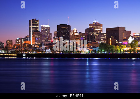 Skyline von Montreal in der Abenddämmerung, Quebec, Kanada Stockfoto