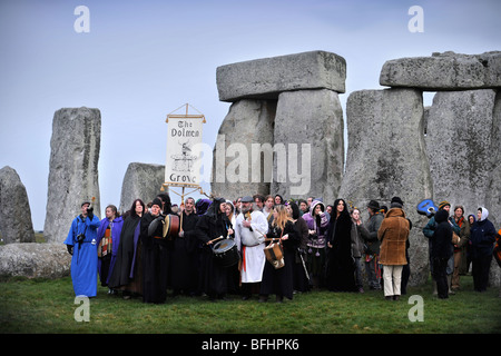 Druiden von The Dolmen Grove feiern die Frühlings-Tagundnachtgleiche in Stonehenge März 2008 Stockfoto