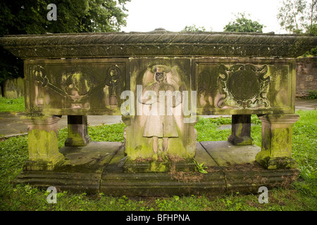 Die geformte Figur ein 18. Jahrhundert Gentleman auf einem Grab in Barnard Castle im County Durham, England. Stockfoto