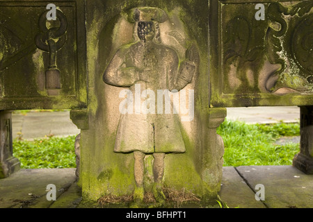 Die geformte Figur ein 18. Jahrhundert Gentleman auf einem Grab in Barnard Castle im County Durham, England. Stockfoto