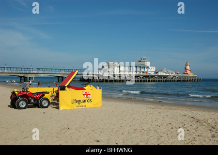 RNLI Rettungsschwimmer post auf Bournemouth Beach, Dorset, England, UK Stockfoto