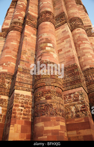 Architecure Details unter Qutab Minar-Komplex, New Delhi, Indien. Stockfoto