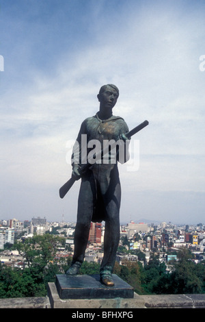 Nino-Held oder Kinderhelden Statue am Schloss Chapultepec oder Castillo de Chapultepec Park Chapultepec, Mexiko-Stadt Stockfoto