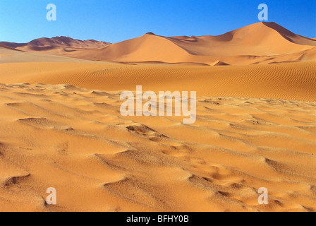 Sanddünen in Namib-Naukluft National Park, Namib Wüste, Sossusvlei, Namibia, Afrika Stockfoto
