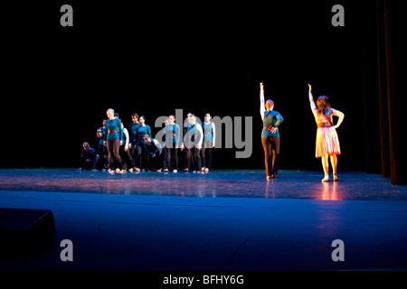 führen Sie anwesend modern jazz Ballett Hip-Hop-Student-Bühnen-Produktion-Kostüm zu choreografieren Unterhaltungsmusik Rhythmus Klasse erstellen kreative Stockfoto