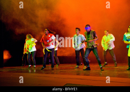 führen Sie anwesend modern jazz Ballett Hip-Hop-Student-Bühnen-Produktion-Kostüm zu choreografieren Unterhaltungsmusik Rhythmus Klasse erstellen kreative Stockfoto