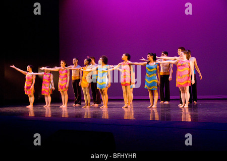 führen Sie anwesend modern jazz Ballett Hip-Hop-Student-Bühnen-Produktion-Kostüm zu choreografieren Unterhaltungsmusik Rhythmus Klasse erstellen kreative Stockfoto