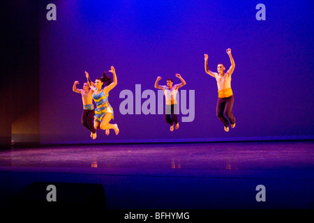 führen Sie anwesend modern jazz Ballett Hip-Hop-Student-Bühnen-Produktion-Kostüm zu choreografieren Unterhaltungsmusik Rhythmus Klasse erstellen kreative Stockfoto