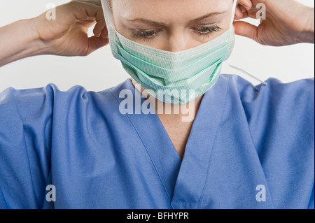 Lagerfeuer Krankenschwester anpassen Maske Stockfoto