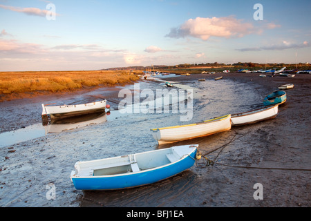 Morston an den niedrigen Gezeiten an der Nordküste Norfolk Stockfoto