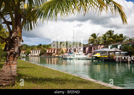 Am Hafen befindet sich an der Marina in Jolly Harbour, Antigua Stockfoto