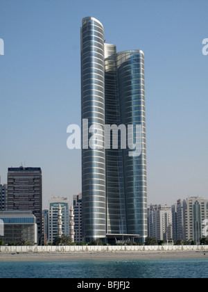 Moderne Hochhäuser auf der Strandpromenade Corniche, Abu Dhabi, Vereinigte Arabische Emirate Stockfoto