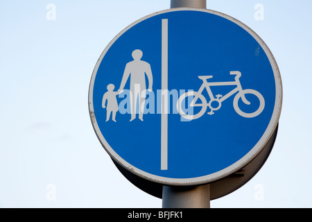 Schild geteilt Rad- und Fußgängerweg. Stockfoto
