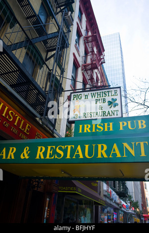 New York City, äußere Zeichen des Big Apple, Schwein n Pfiff Irish Pub, Bar & Restaurant auf der 3rd Avenue Stockfoto