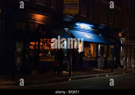 Werden Sie in einer Bar & Lounge in der Nähe von Old Spitalfields Market im East End, East London England UK Stockfoto