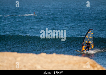 Windsurfen in Baja Stockfoto