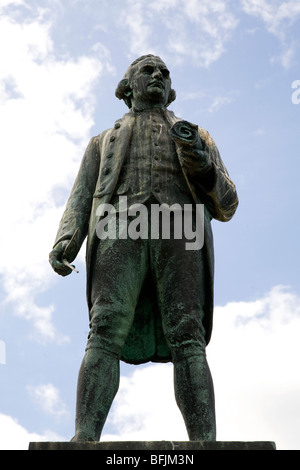 Die Statue von Captain James Cook (1728-1779) in Whitby in North Yorkshire, England. Stockfoto