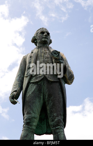 Die Statue von Captain James Cook (1728-1779) in Whitby in North Yorkshire, England. Stockfoto