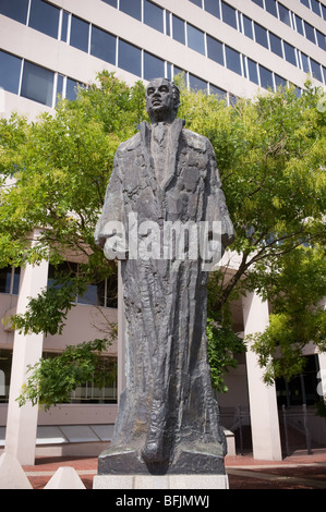 Skulptur in Baltimore Thurgood Marshall von Reuben Kramer-Garmatz Federal Courthouse - Pratt & Hopkins Pl Stockfoto