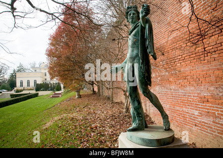 Skulptur in Baltimore Apollon und Athene im Evergreen House – 4545 N. Charles – wieder oberen Garten Stockfoto