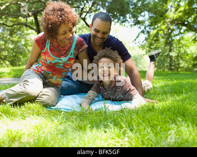 Familie Spaß im park Stockfoto