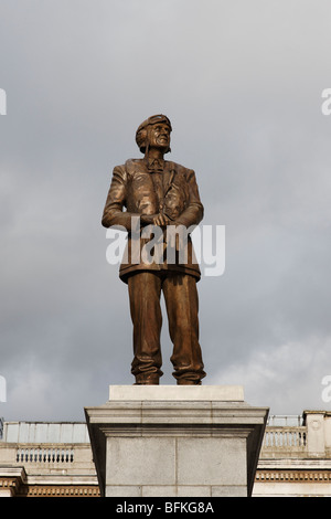 Ansichten einer Statue von Sir Keith Park in Trafalgar square Stockfoto