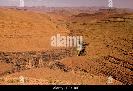 AGDZ, Marokko - Felsformationen im Atlas-Gebirge westlich von Agdz in der Nähe von Tizi-n-Tinififft Mountain pass. Stockfoto