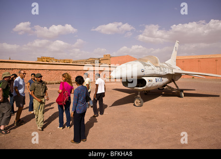 OUARZAZATE, Marokko - Besucher Tour Filmsets in Atlas Corporation Studios. Stockfoto