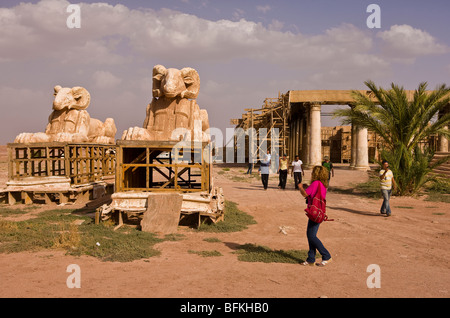 OUARZAZATE, Marokko - Besucher Tour Filmsets in Atlas Corporation Studios. Stockfoto