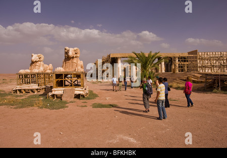 OUARZAZATE, Marokko - Besucher Tour Filmsets in Atlas Corporation Studios. Stockfoto