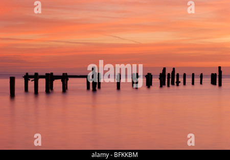 Sonnenaufgang über der alten Mole in Swanage, Dorset (England) Stockfoto