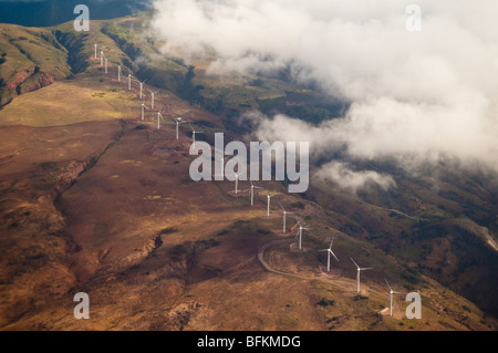 Kaheawa Wind Farm in West Maui Mountains auf Hawaii. Stockfoto