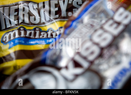 Hershey und Cadbury-Schokolade. Stockfoto