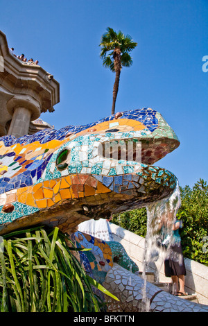 Mosaik Drachenkopf von Gaudi im Parc Güell, Barcelona, Spanien Stockfoto