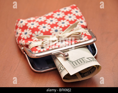 Brieftasche mit hundert-Dollar-Schein Stockfoto