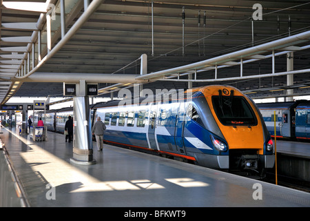 Midland Mainline Train Betrieb Firma Diesel Züge Einheit St Pancras Station London City England Stockfoto