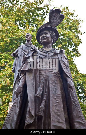 London, die Mall; Statue der Königin Elizabeth, die Königinmutter; September 2OO9 Stockfoto
