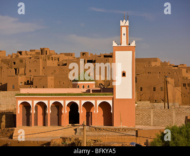 ZAGORA, Marokko - Moschee und die Stadt Bauten. Stockfoto