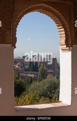 Blick auf die Alhambra von den Generalife Gärten in Granada, Spanien Stockfoto