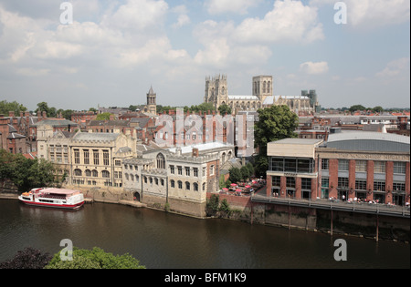 Fluss Ouse und York Skyline aussehende Nord-Ost in Richtung York Minster, York Stockfoto