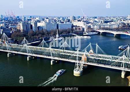 Hungerford Bridge von London Eye in England gesehen Stockfoto