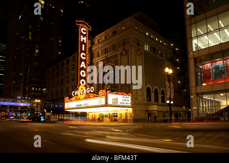 legendären Chicago Theatre, Balaban und Katz Chicago Theatre, North State Street im Chicago Loop in der Nacht Stockfoto