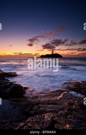 Flut an Sonnenuntergang, Godrevy Point und Leuchtturm, St. Ives Bay, North Cornwall Stockfoto