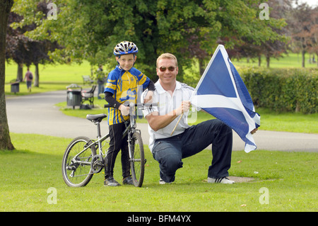 Sir Chris Hoy und junge Radfahrer Stockfoto