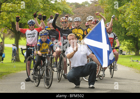 Sir Chris Hoy und junge Radfahrer Stockfoto